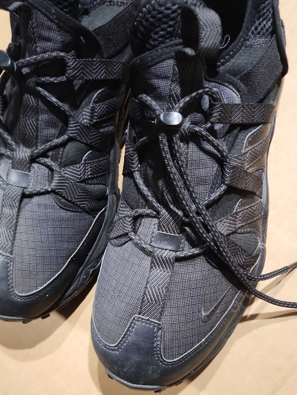 Nike Air Max 270 Bowfin Triple Black Sneakers Sz 12 - Picture 9 of 10